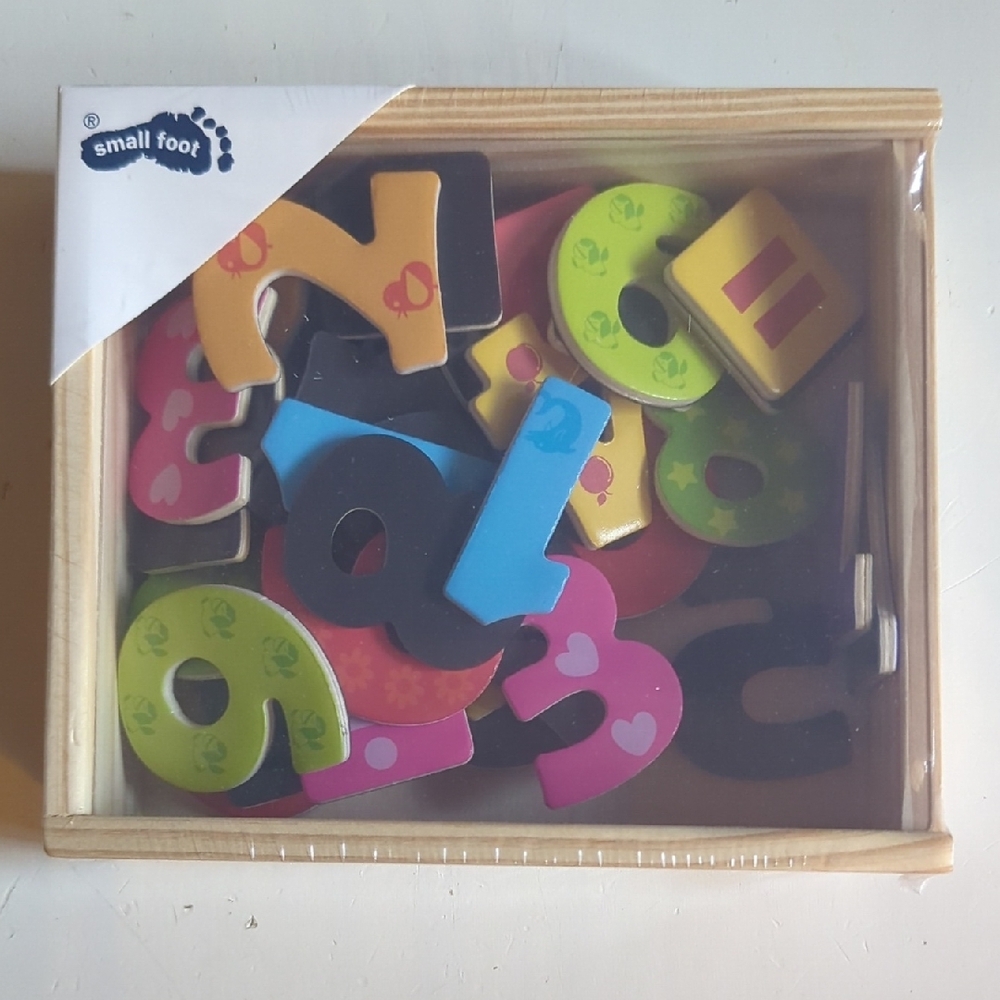 New Small Foot Sealed Wooden Magnet Number 40 Piece Set